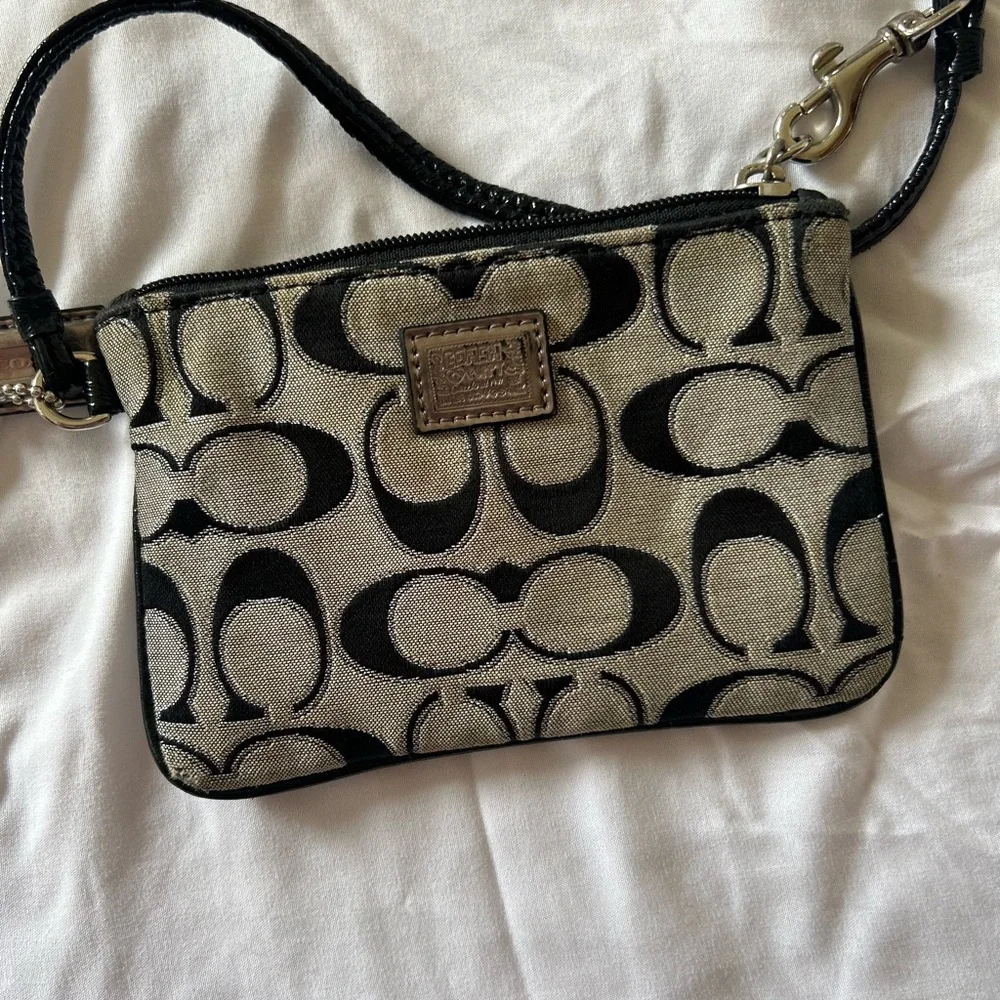 Coach Poppy Black and Grey Signature Wristlet - Picture 1 of 12